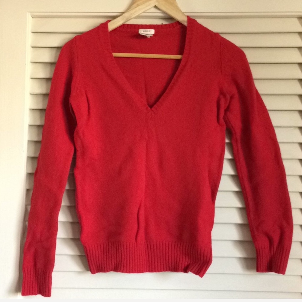 Like New! Old Navy Red wool v-neck sweater size Small